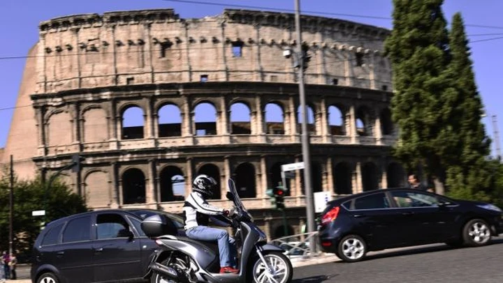 Roma: dal 1 novembre esclusi dalla circolazione moto e ciclomotori Euro 1. Scattano le proteste