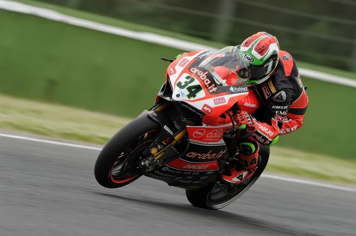 SBK Imola 2015: Davide Giugliano centra la Superpole su Sykes e Rea