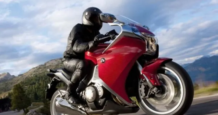 Honda VFR1200F: richiamo in Italia per 165 moto