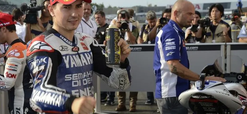 MotoGP Sepang, che qualifiche! Lorenzo, graffio da tigre. Pedrosa insegue. Dovizioso torna in prima fila. Rossi tran tran