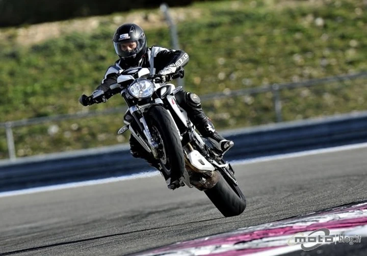 MV Agusta Brutale 800 Dragster: la prova completa