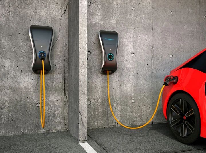 Quanto costa ricaricare l'auto elettrica in Italia: classifica in UE