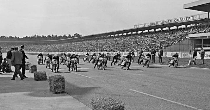 Calendario Metzeler Classics 2012: Homage to Japan