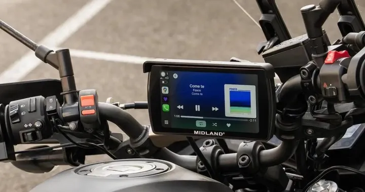 BikePlay Pro: navigazione e musica sicure in moto