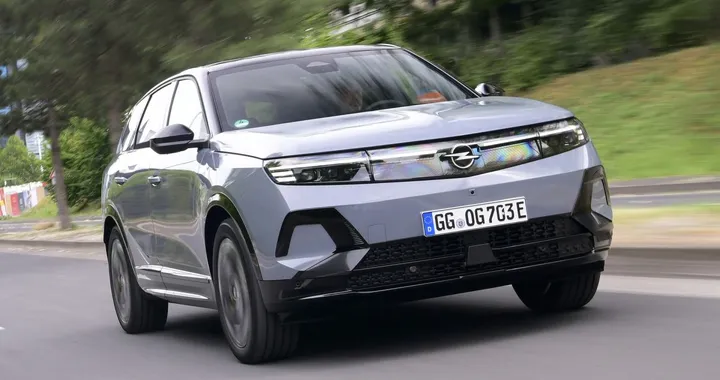 Opel Grandland Electric AWD, il prezzo del SUV a trazione integrale