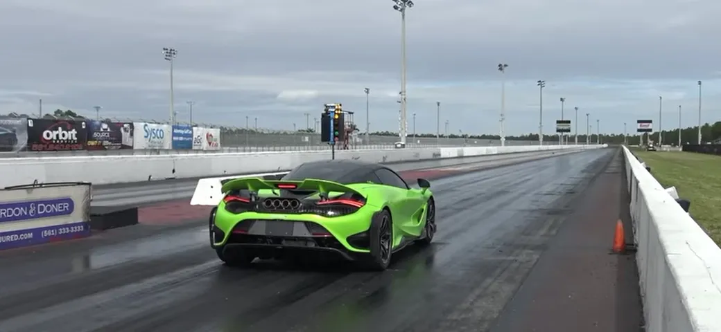 Una McLaren 765LT brucia lo 0-60 mph in 2