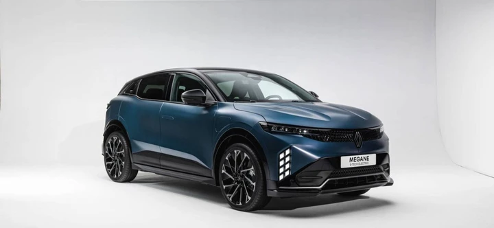 Renault Mégane E-Tech Electric, 500 km di autonomia e prezzo da 33.950 euro