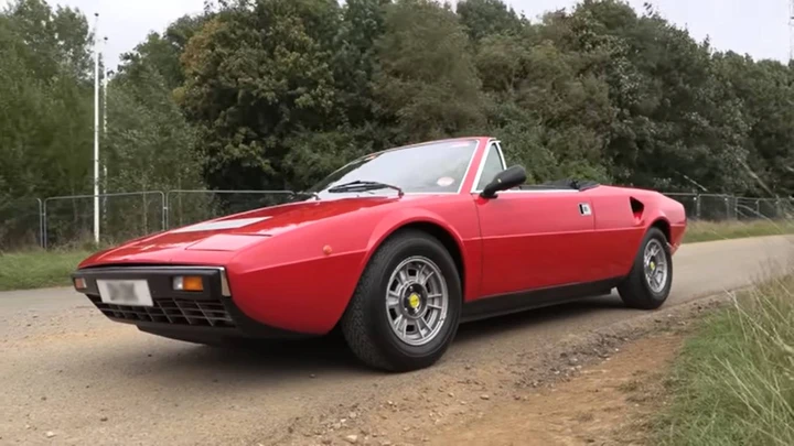 Dino 208 GT4 Spider: la quasi Ferrari che sulla carta non esiste | Video