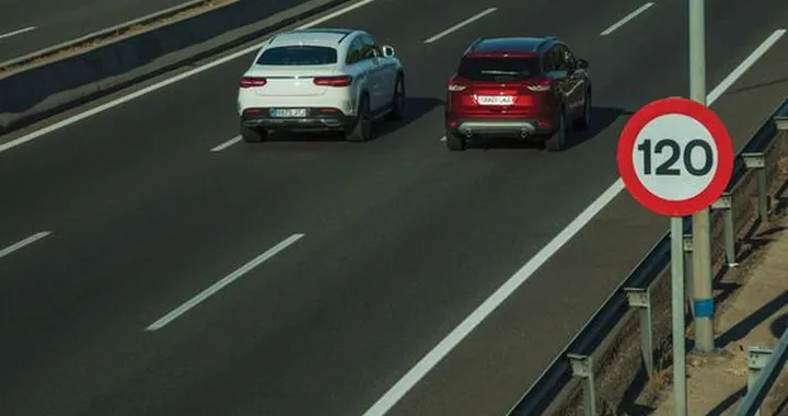 Da 120 a 40 km/h sulla stessa autostrada: arrivano i limiti che cambiano in tempo reale