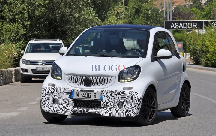 Smart Brabus 2016: foto spia su strada