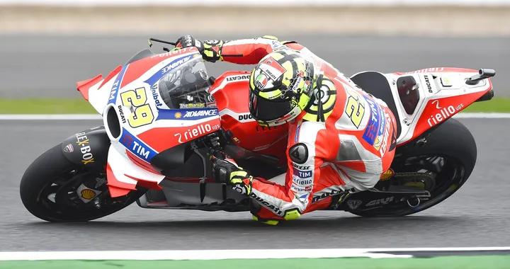 Silverstone, Iannone 1° nel Day-1: "Spero non piova"