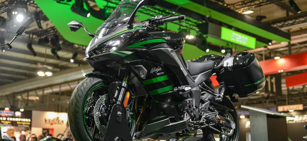 Kawasaki Ninja 1000SX, fino a settembre con le borse in omaggio