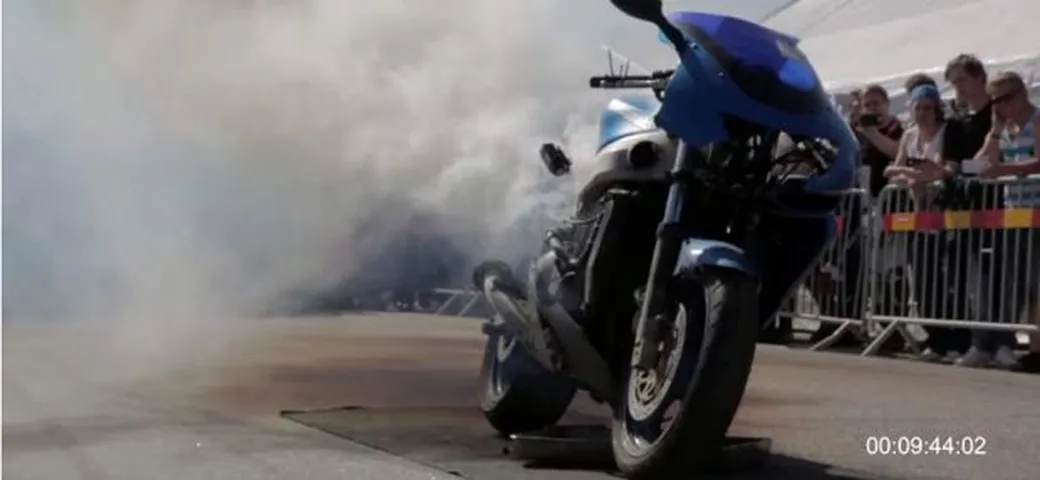 Kawasaki a tutto gas... fino a farle fondere il motore [Video]
