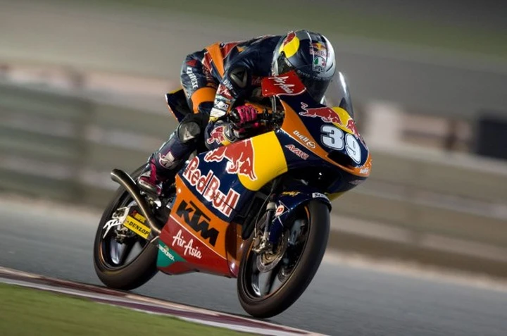 Moto3, Losail: Salom si prende la pole su Vinales e Rins, 12° Fenati