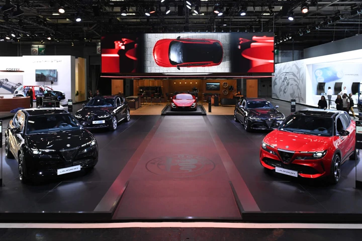 Alfa Romeo Junior Ibrida Speciale debutta al Salone di Parigi