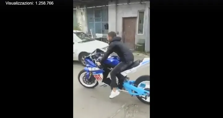 Bicicletta replica Yamaha di Valentino Rossi [Video]