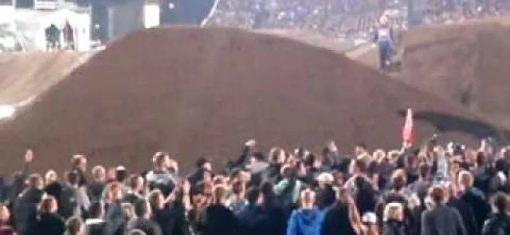 Andrè Villa piomba sul pubblico nella tappa londinese del Red Bull X-Fighters World Tour