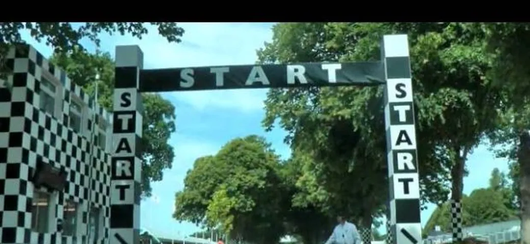 Mercedes: la SLS AMG sulla Hillclimb di Goodwood