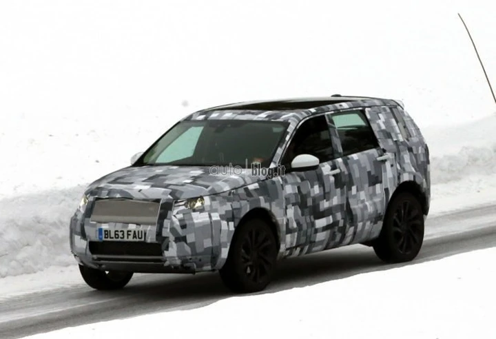 Land Rover Freelander: foto spia del Baby Discovery