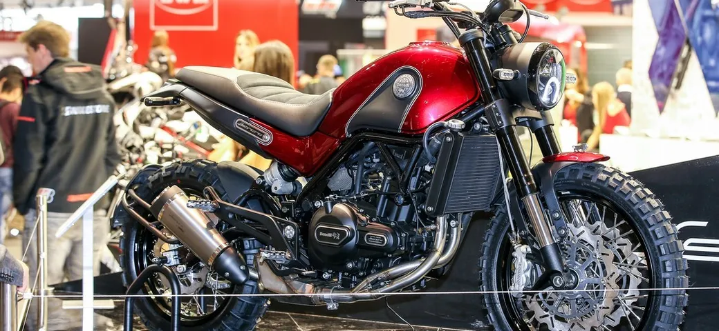 Benelli Leoncino 500 2016 [Video]