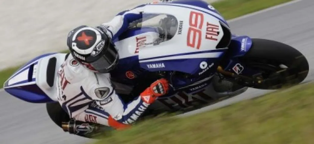 MotoGP a Sepang: Rossi c'è, Lorenzo fa fatica