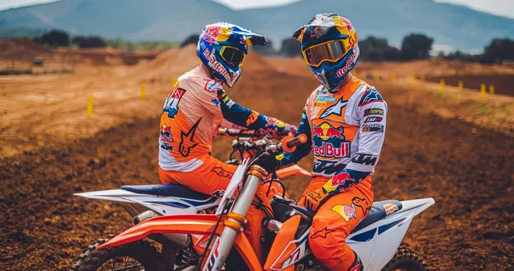 KTM SX 2022, svelata la nuova gamma cross: caratteristiche, prezzi e disponibilità