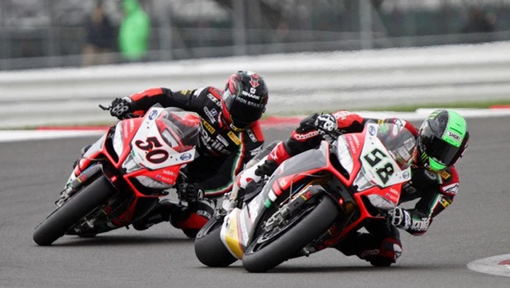 SBK Aprilia: volata mondiale per Guintoli e Laverty