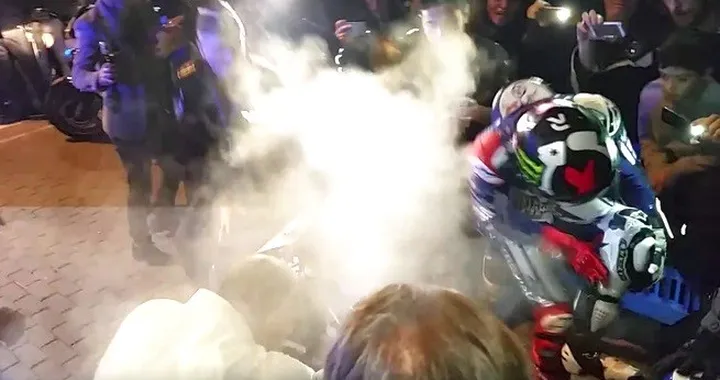 Ustione per Lorenzo nella festa di Maiorca [Video]