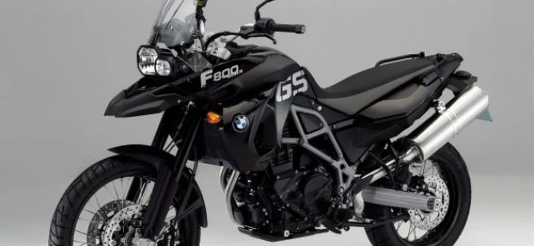 Novità Gamma F BMW: F 800 GS Triple Black, F 650 GS Sun Yellow e F 800 ST Touring