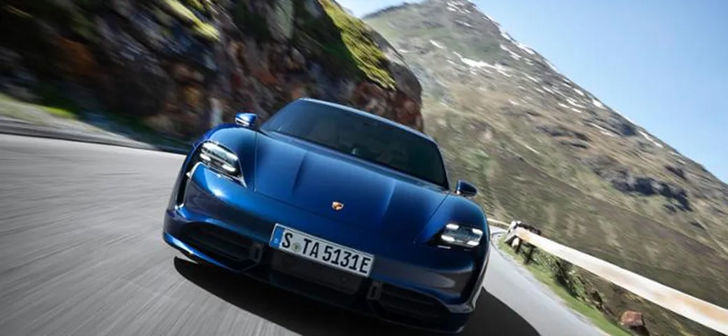 Porsche diventerà più elettrica, ma la 911 continuerà a rombare