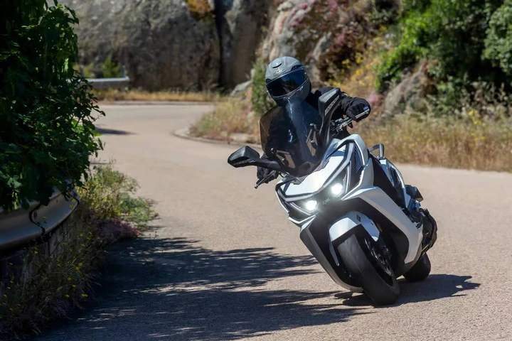 Sym Cruisym 400: debutta con Dashcam di serie e monitoraggio pneumatici