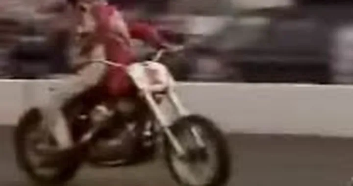 Salto seduto al contrario...