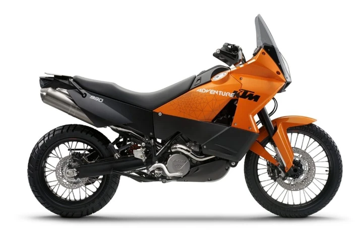 KTM 990 Adventure verso il ritorno nel 2027: cosa sappiamo