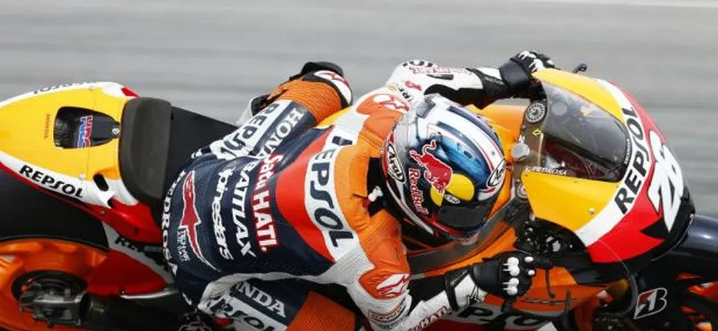 MotoGP Sepang, polemiche per lo stop. Pedrosa super anfibio, Lorenzo resiste 