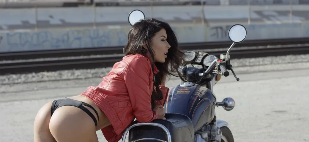 Beaters n’ Babes: il video-backstage sexy del calendario