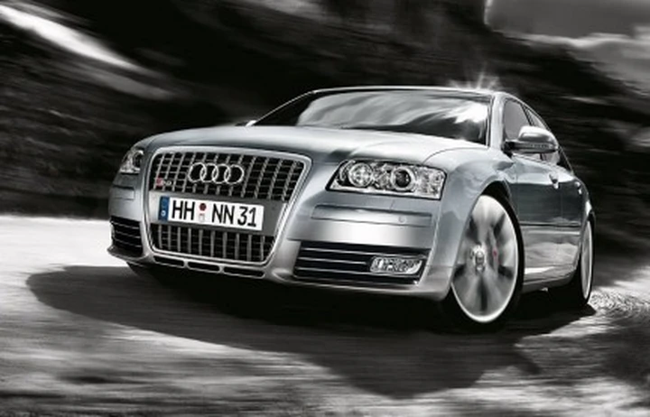 Audi S8 : restyling a Francoforte