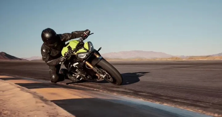 Hypernaked d’élite: ecco la nuova Triumph Speed Triple RX in soli 1.200 esemplari