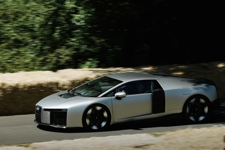 Audi Nuvolari debutta a Goodwood: la supercar da 499 esemplari sale in pista
