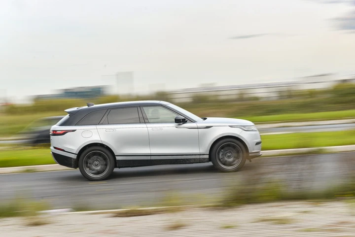 Range Rover Velar P400e plug-in hybrid: la prova su strada