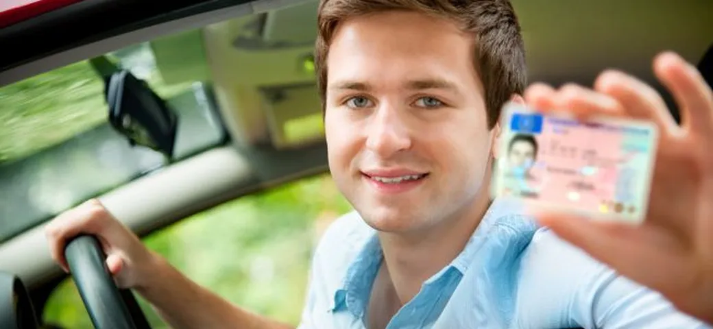 Aumento costi patente, le autoscuole non ci stanno: 