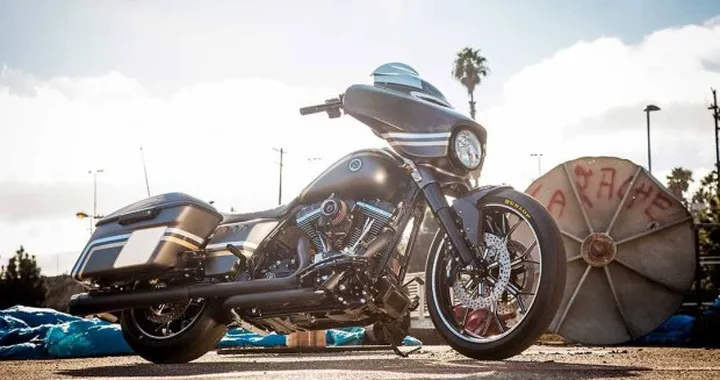 H-D Street Glide Bagger by Roland Sands