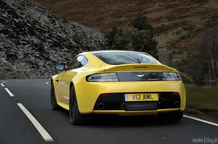 Aston Martin V12 Vantage S: prezzo e specifiche tecniche