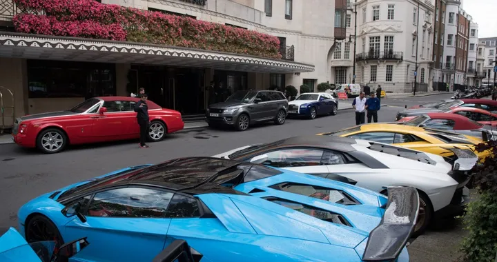 Londra, dice stop alle supercar irregolari: sequestrate 72 auto di lusso