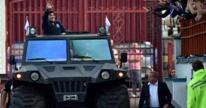 Le auto di Maradona. Addio al pibe de oro