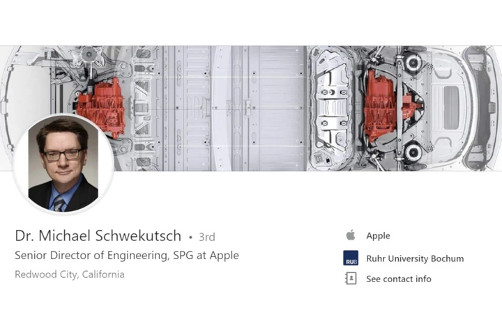 Auto elettriche a guida autonoma: Apple assume ex di Tesla