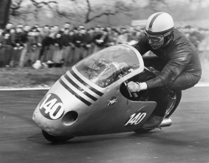 Surtees, inarrivabile “figlio del vento”: l’unico iridato nelle 2 e 4 ruote