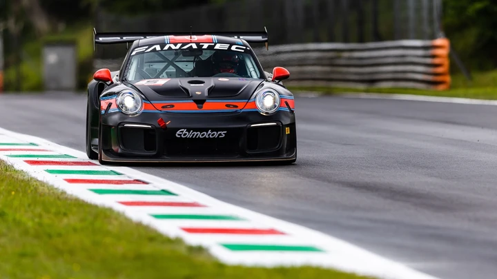Porsche 911 GT2 RS Clubsport Evo: debutta la nuova versione dell’auto da corsa [FOTO]