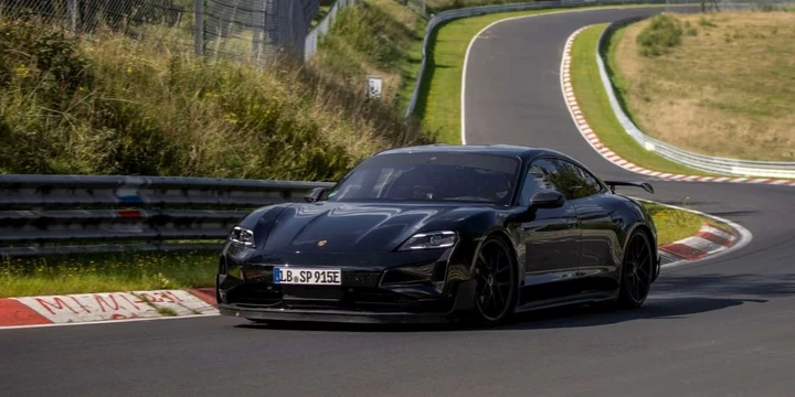 Porsche Taycan batte il record della Tesla Model S Plaid al Nurburgring