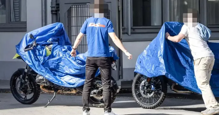 BMW M 1300 GS: le foto spia anticipano la GS più estrema di sempre