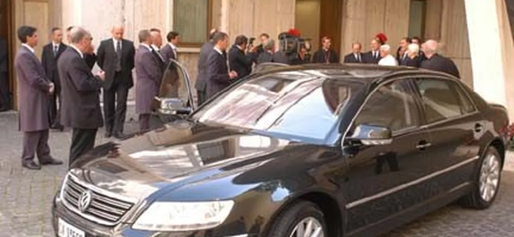 A Papa Benedetto XVI° in dono una Vw Phaeton 6.0